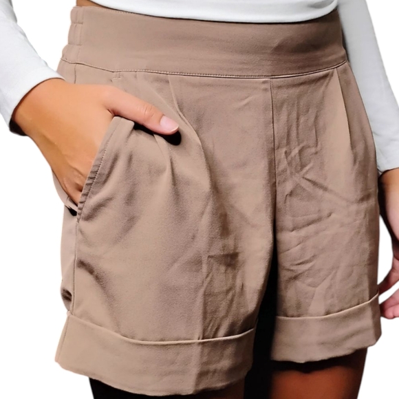 New York & Company Pants - 7th AVENUE New York & Company Women's Tan Size 4 Casual Mid-rise Shorts Pockets